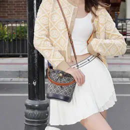 【爆款老花水桶】Tory Burch/汤丽柏琦 T MONOGRAM 提花斜挎水桶包 香港直邮  清关约7个工作日-w 商品图1