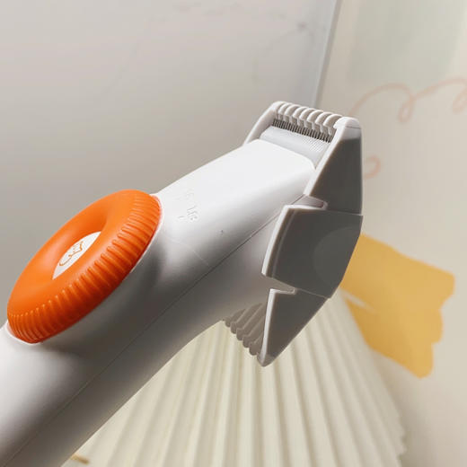 🌸养猫人狂喜✨【逗爱智能宠物电推剪】🎈这款甜甜圈电推剪也太乖了 谁懂啊！给猫咪剃毛真的太难了😭 传统电推剪噪音大、震感强，✔️一开就炸毛逃跑，卡毛夹肉更是噩梦，新手根本不敢下手💦 商品图5