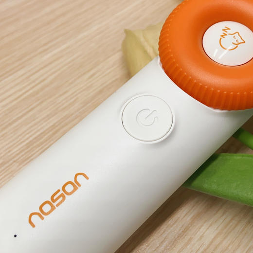 🌸养猫人狂喜✨【逗爱智能宠物电推剪】🎈这款甜甜圈电推剪也太乖了 谁懂啊！给猫咪剃毛真的太难了😭 传统电推剪噪音大、震感强，✔️一开就炸毛逃跑，卡毛夹肉更是噩梦，新手根本不敢下手💦 商品图4