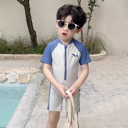 【萌娃专属❗️儿童连体鲨鱼泳衣】童趣鲨鱼图案，宝宝玩水超可爱，短袖短裤包裹性强，高弹面料舒适耐造，小童中童运动可爱鲨鱼防晒泳装L 商品图2