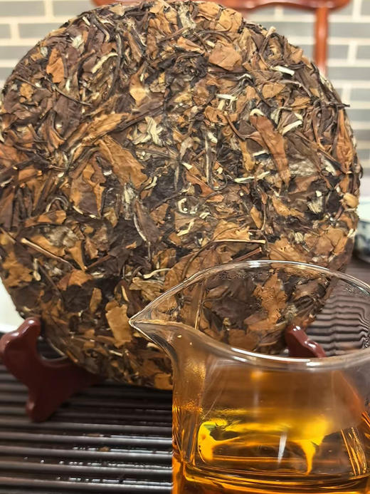 十年陈福鼎老白茶，慢养出浓郁粽叶香。茶汤甜润饱满，甜度高、耐泡度佳，；2016年正宗福鼎老白茶，寿眉饼300g 商品图2