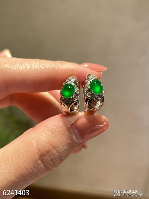 6241403，玻璃黄阳蛋面耳钉。具体价格微信咨询 商品图1