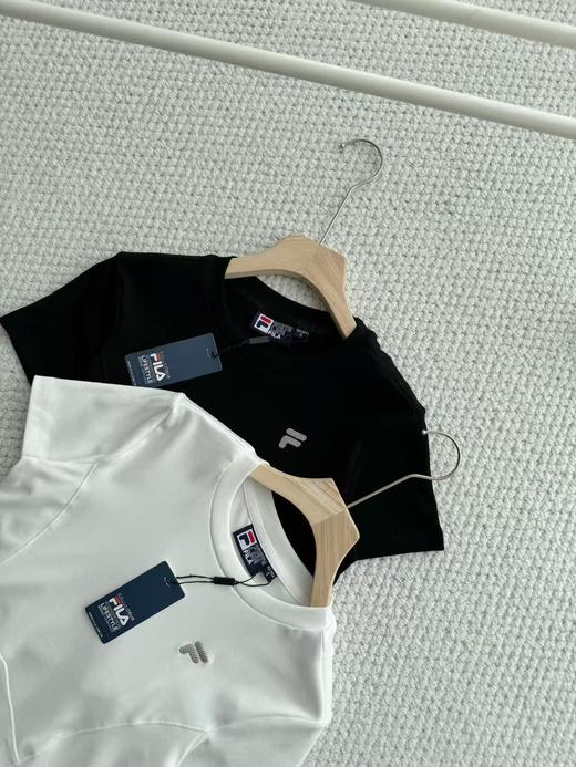 点此购买 斐乐夏季女士时尚休闲紧身短袖T恤 kad 343659 商品图11