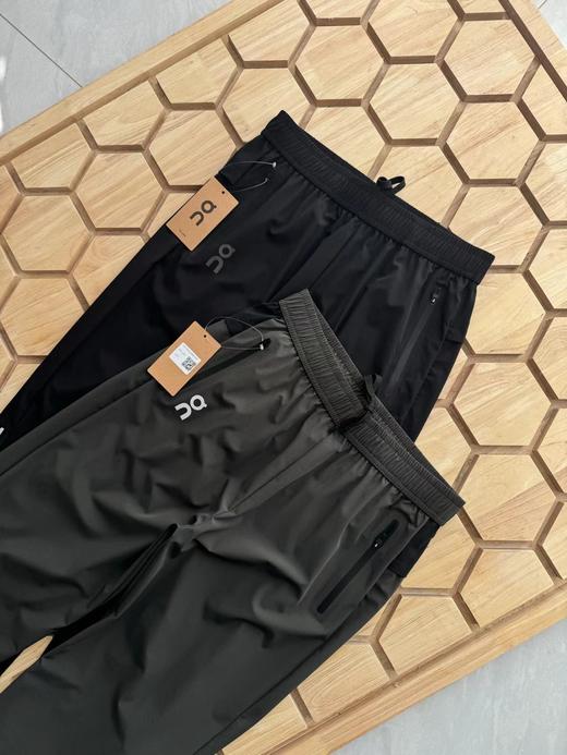 F032763男款轻量透气弹力腰带简约日常休闲运动长裤 商品图3