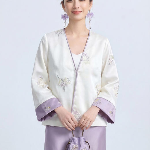 「自」全新升级【铂金会员404/天猫539/差价135】(22504)洛诗琳气质新中式外套2026新款国风双面穿宽松V领绣花外套 商品图2