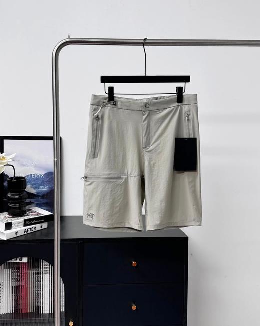 F032785多拉链口袋设计纯色Logo刺绣系扣直筒夏季中腰休闲短裤 商品图4