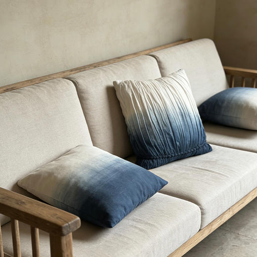 【林栖好物】LX1126002手工针绞玫瑰褶渐变蓝染抱枕（预售7天发货） 商品图3