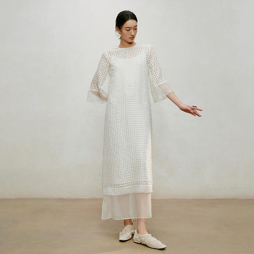 【林栖设计小店】手工钉花|米白格纹绣花优雅百搭2026夏新款连衣裙两件套1962193 商品图1