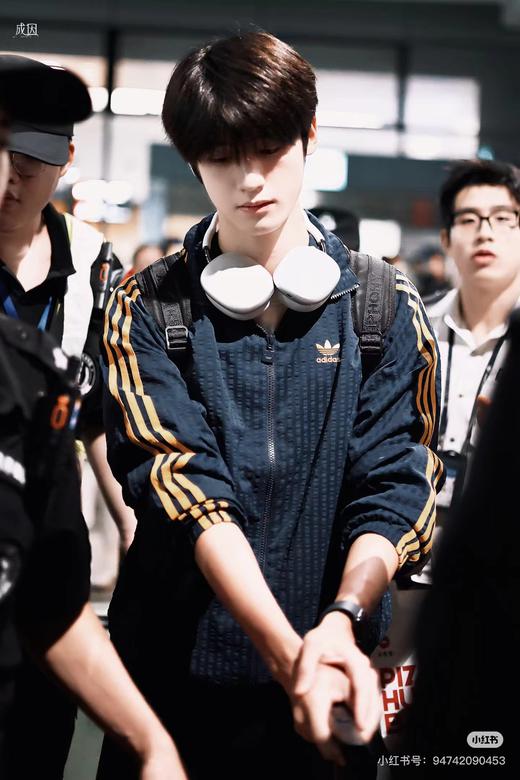 F032786复古运动风日常通勤胸口刺绣Logo泡泡纱条纹外套 商品图9