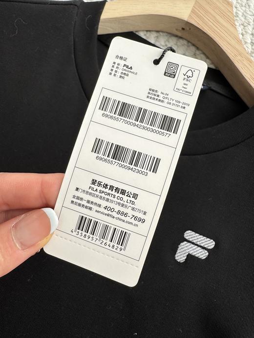 点此购买 斐乐夏季女士时尚休闲紧身短袖T恤 kad 343659 商品图14