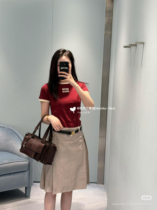 327-10 渠道圆正 miu大爆款 手工绣 红色撞色 基础款 减龄时髦 圆领短袖T恤 167/140我穿XL 商品图3