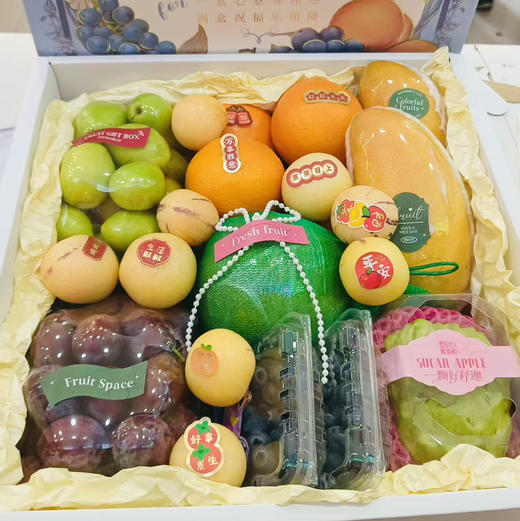 【日常送过节有礼合集水果礼盒】精选应季店内新鲜现货水果合集，诚意满满，礼盒价格为当天价格，这个礼盒十分大气：高品质水果合集 商品图1