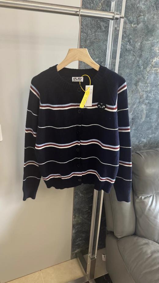 F0327110慵懒随性藏青底色拼色条纹圆领针织开衫毛衣 商品图0