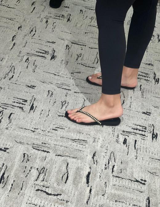 HD9 香奈儿 𝟐𝟎𝟐𝟒春夏丝绒 双C水钻扣Thongs人字夹脚拖鞋 商品图9