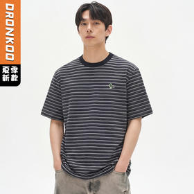 DRONKOO 2026 圆领左胸贴小恐龙条纹短袖T恤