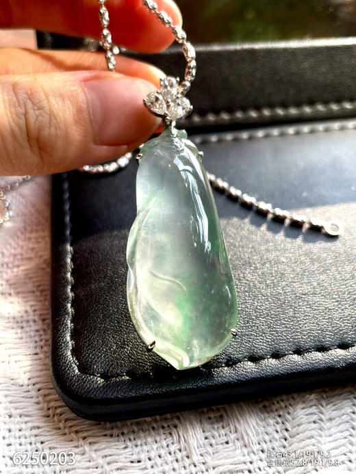 玻璃种飘翠玉兰花吊坠【6250203】具体价格微信咨询 商品图2