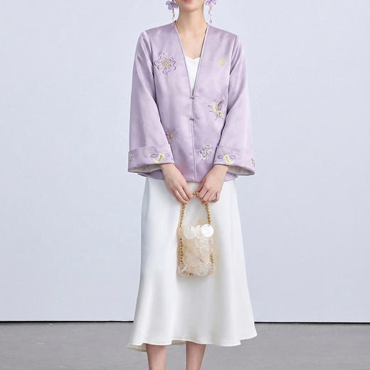 「自」全新升级【铂金会员404/天猫539/差价135】(22504)洛诗琳气质新中式外套2026新款国风双面穿宽松V领绣花外套 商品图3