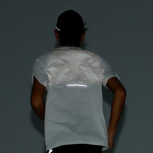 马孔多 | 夜跑反光短T吸湿速干透气 男女款跑步训练运动短袖T恤 商品图2