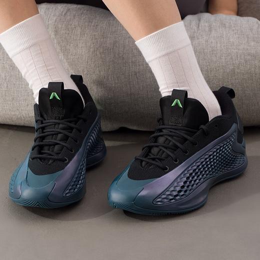 adidas阿迪达斯 通用篮球鞋 JQ6135 商品图2