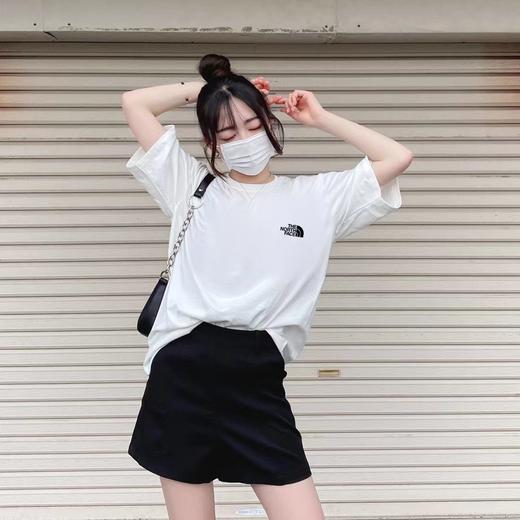 F032794胸口小标黑白双色宽松遮肉短袖T恤情侣款 商品图3