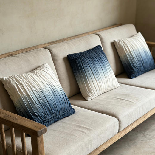 【林栖好物】LX1126002手工针绞玫瑰褶渐变蓝染抱枕（预售7天发货） 商品图5