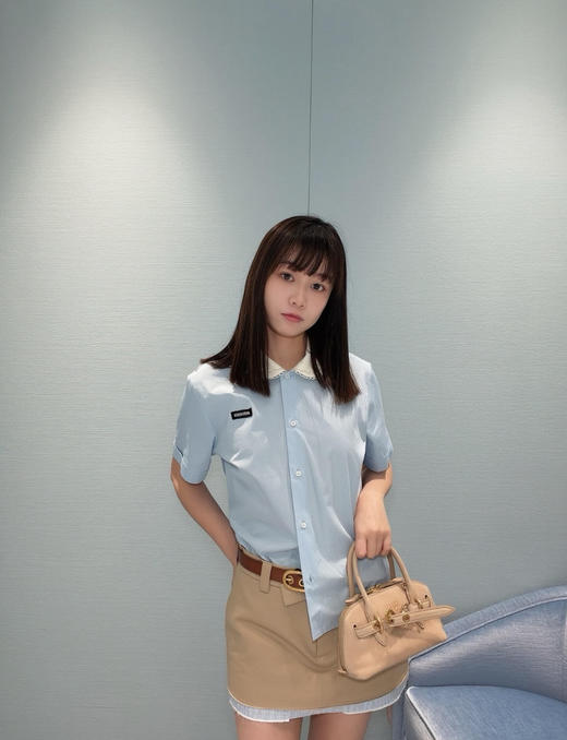 缪缪 新款浅蓝娃娃领衬衫 商品图7