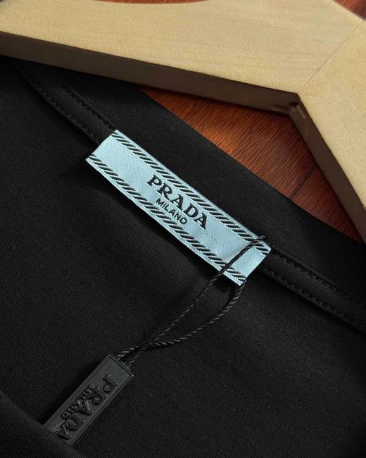 F032749基础百搭黑白两色刺绣简约圆领情侣款短袖T恤 商品图6