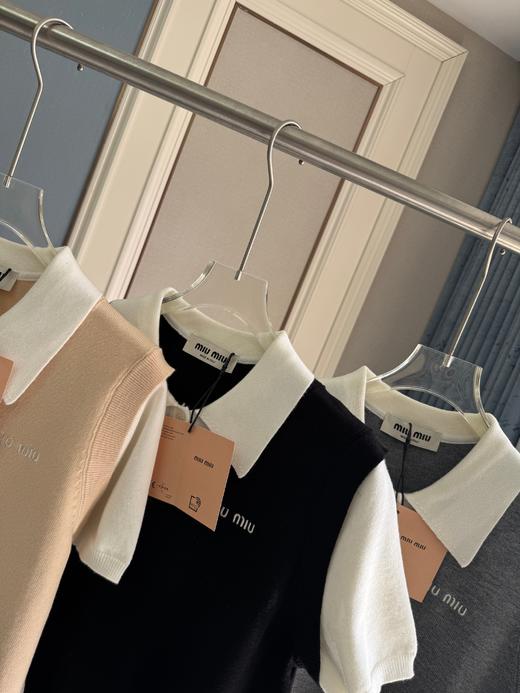 点此购买 缪缪夏季翻领polo假两件针织衫短袖T恤 mp 343619 商品图9