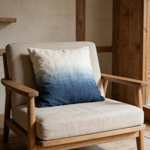 【林栖好物】LX1126003手工渐变蓝染抱枕（预售7天发货） 商品图2