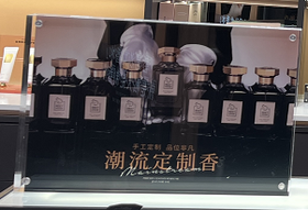 320*220直角磁吸亚克力