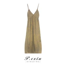 03-5潘依绣丁丁宠粉PanYiXiu/潘依绣醋-酸设计感性感显瘦暗纹气质吊带连衣裙 20854T