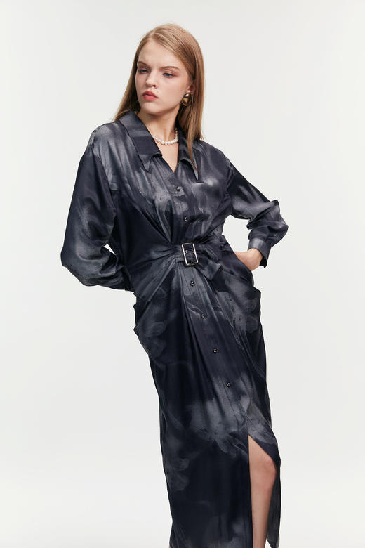 SAFICOO 优雅女人 微宽松收腰缎面衬衫裙 商品图3