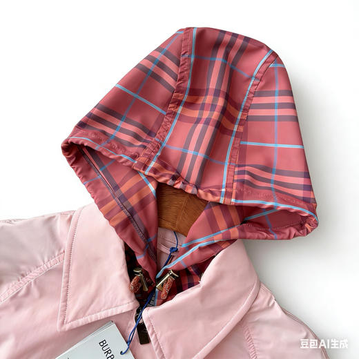 Burberry原单26早春新款粉色冲锋衣。  自己备注号码 商品图4