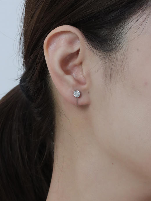 【挚友限定】18k 金钻石花耳夹（夹子部分为 14k） 通勤经典必备  群镶天然白钻 0.34ct 弹力双夹  2.1g 商品图1