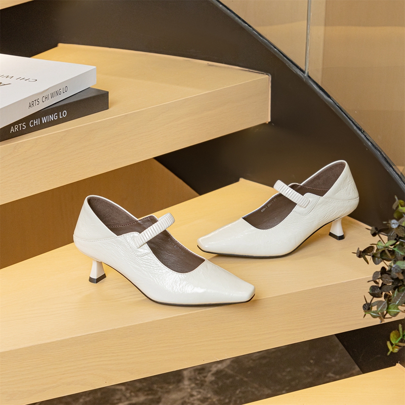 时尚细跟中跟方头浅口一字带皮鞋