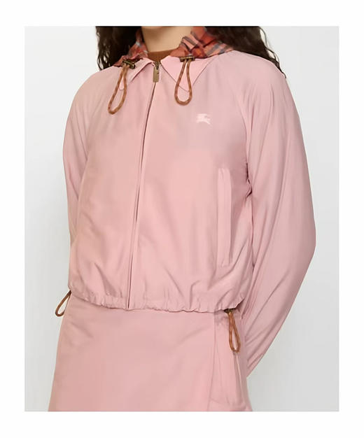 Burberry原单26早春新款粉色冲锋衣。  自己备注号码 商品图2