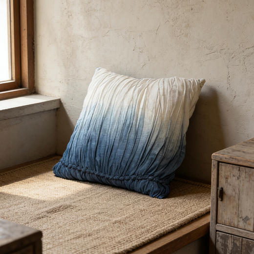 【林栖好物】LX1126002手工针绞玫瑰褶渐变蓝染抱枕（预售7天发货） 商品图1