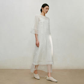 【林栖设计小店】手工钉花|米白格纹绣花优雅百搭2026夏新款连衣裙两件套1962193
