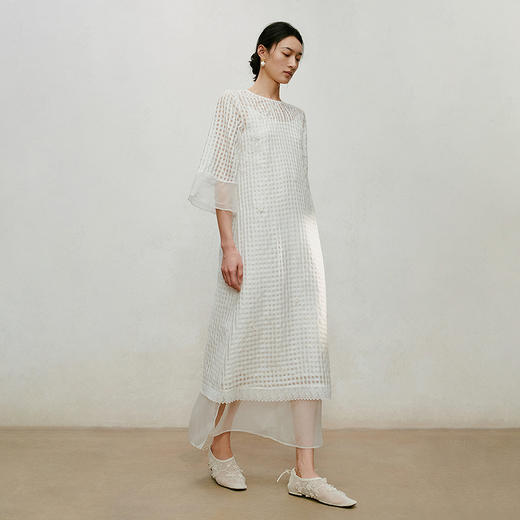 【林栖设计小店】手工钉花|米白格纹绣花优雅百搭2026夏新款连衣裙两件套1962193 商品图0