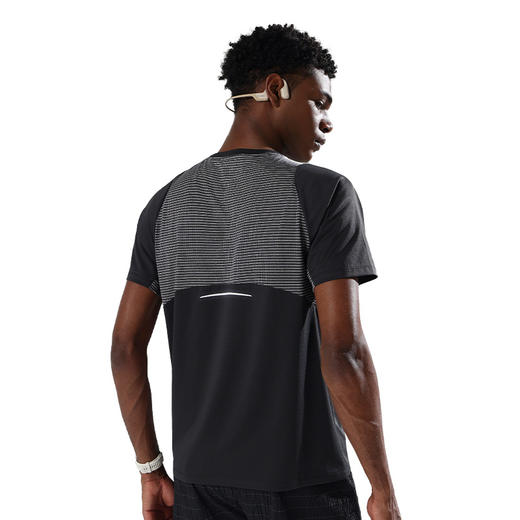 马孔多 | 夜跑反光短T吸湿速干透气 男女款跑步训练运动短袖T恤 商品图4