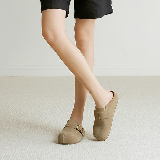 千百度平底勃肯鞋女2026夏季新款丑萌鞋薄底复古外穿一脚蹬凉拖鞋A26288710 商品图1