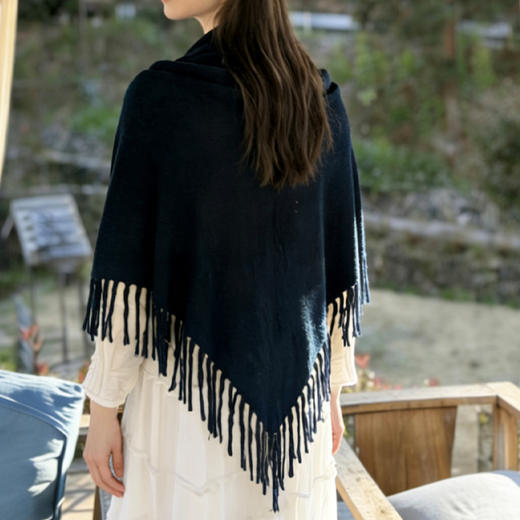 【林栖好物】LX1126001手工蓝染三角巾流苏披肩（预售7天发货） 商品图1