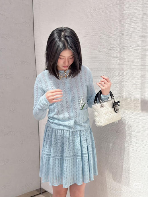 327-12 渠道圆正 把铃兰装进口袋 雕 单面镂空花型针织开衫 半身裙 商品图4