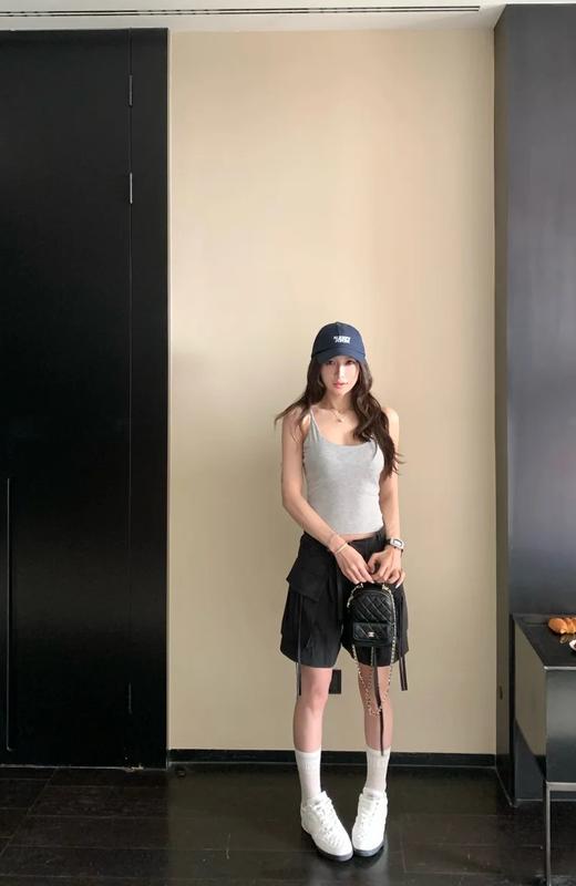 <曾小咸推荐> 3.29后背蕾丝镂空吊带背心 日常89！！ 活动价49！！【预售款，预计3-15天发货】 商品图8