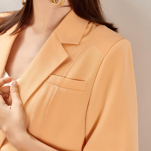 【中长复古风】芳外2025新款夏季薄款短袖宽松慵懒风女式西服0910 商品图4