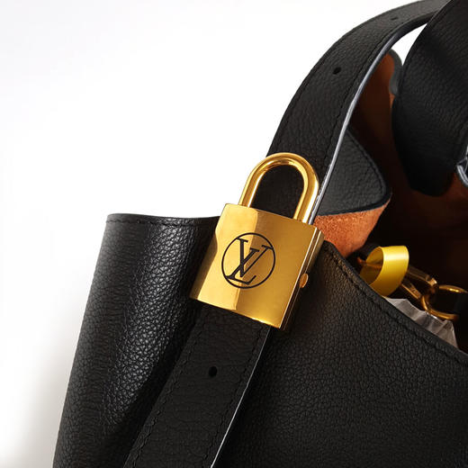 【95新】LV路易威登M24856中号黑色全皮Low Key Hobo水桶包单肩包女士260326JJ02 商品图9