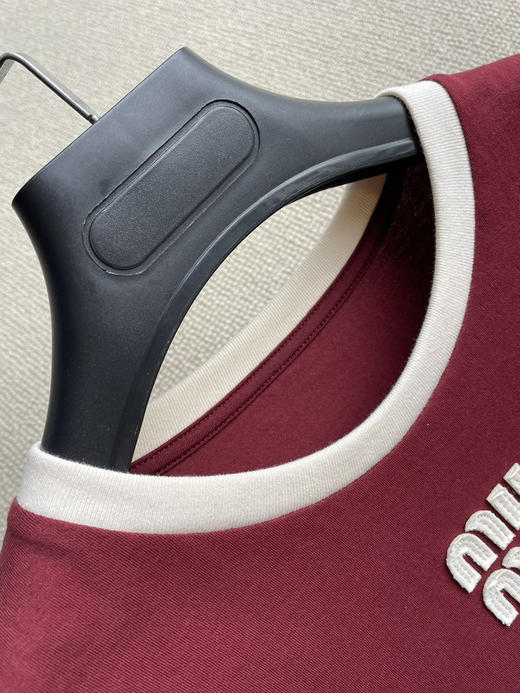 327-10 渠道圆正 miu大爆款 手工绣 红色撞色 基础款 减龄时髦 圆领短袖T恤 167/140我穿XL 商品图13