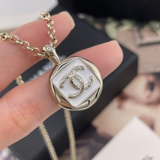 HD12 香奈儿 圆牌方珐琅项链黑/白 商品图8