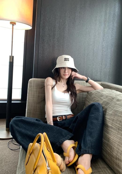 <曾小咸推荐> 3.29后背蕾丝镂空吊带背心 日常89！！ 活动价49！！【预售款，预计3-15天发货】 商品图10