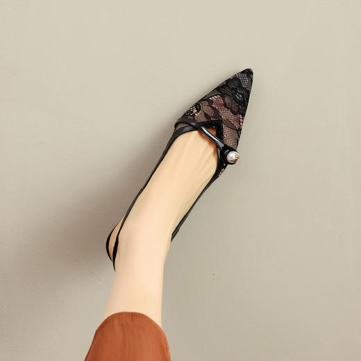 【预售5天】法式蕾丝镂空包头凉鞋女细跟尖头高跟鞋新中式配裙子单鞋DB&M6712 商品图1